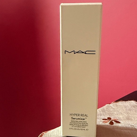 MAC Cosmetics Hyper Real Serumizer in Cream Packaging - Picture 1 of 6